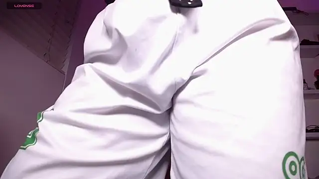 Snapshot of tinysofia_ chatting on February 7, 2025, 2:40 am tinysofia  online show from February 7, 2025, 2:40 am