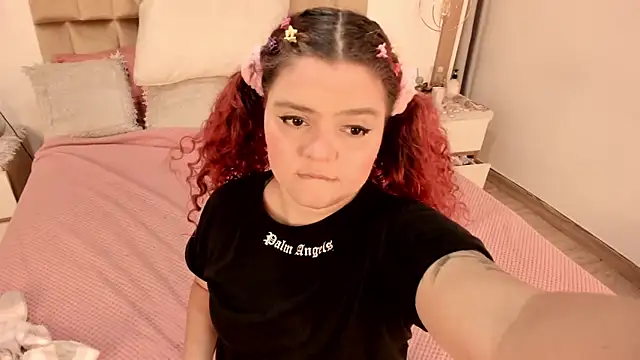 Twwiiggy online show from February 18, 2025, 8:03 pm