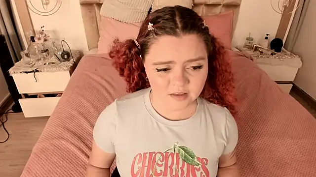 Twwiiggy online show from February 28, 2025, 8:07 pm