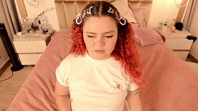 Twwiiggy online show from March 12, 2025, 2:20 am