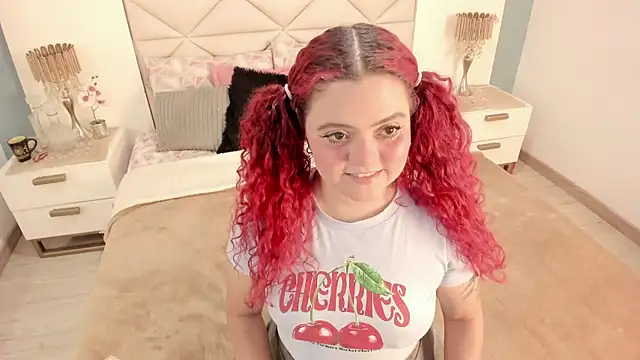 Twwiiggy online show from October 21, 2025, 8:09 pm