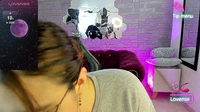 conniejames m online show from February 4, 2026, 1:06 pm