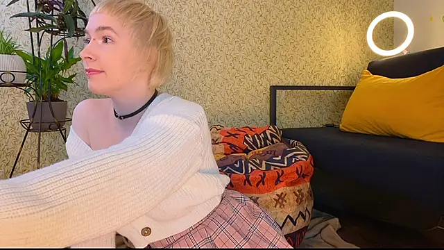 EmmyAmbros online show from February 9, 2025, 9:47 am