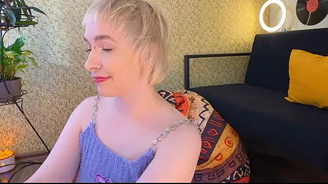 EmmyAmbros online show from March 7, 2025, 1:07 pm