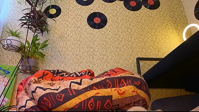 EmmyAmbros online show from March 21, 2025, 12:06 pm