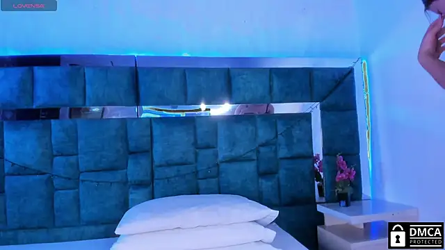 Venus velez  online show from January 13, 2025, 1:39 pm