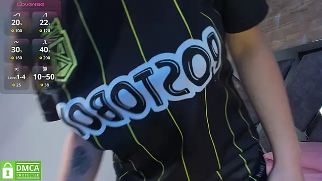 Venus velez  online show from December 14, 2025, 1:27 pm