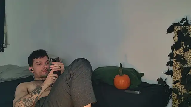 Snapshot of JackDesFeux chatting on October 14, 2025, 9:37 pm JackDesFeux online show from October 14, 2025, 9:37 pm