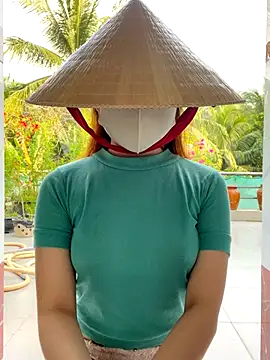 BabyThree  online show from November 14, 2025, 8:35 am