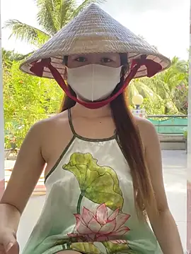 BabyThree  online show from November 18, 2025, 7:24 am