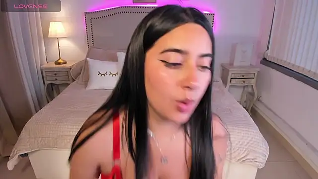 serenna se online show from February 3, 2025, 7:42 pm