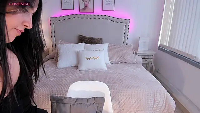 serenna se online show from February 21, 2025, 8:16 pm