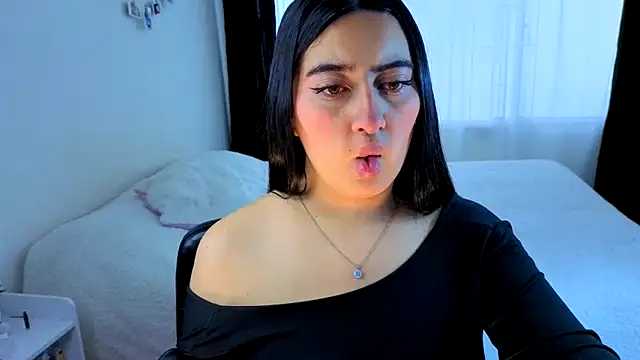 serenna se online show from October 17, 2025, 8:33 pm