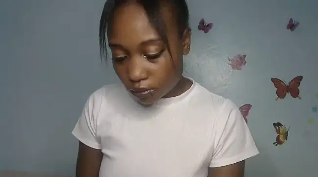 laetitia  online show from March 6, 2025, 1:46 pm