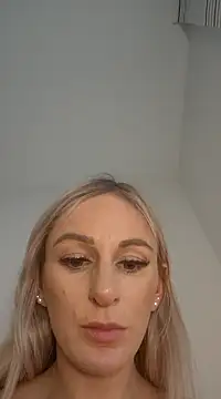 Liana Lou online show from January 19, 2025, 1:44 pm