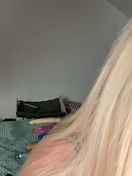 Liana Lou online show from February 28, 2025, 10:41 am