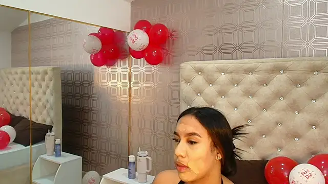 Snapshot of Sara_Desire chatting on February 11, 2025, 12:58 pm Sara Desire online show from February 11, 2025, 12:58 pm