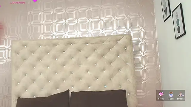 Snapshot of Sara_Desire chatting on February 13, 2025, 12:32 pm Sara Desire online show from February 13, 2025, 12:32 pm