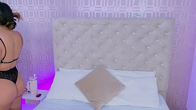 Snapshot of Sara_Desire chatting on September 11, 2025, 11:43 am Sara Desire online show from September 11, 2025, 11:43 am