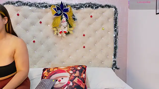 Snapshot of Sara_Desire chatting on November 28, 2025, 12:30 pm Sara Desire online show from November 28, 2025, 12:30 pm