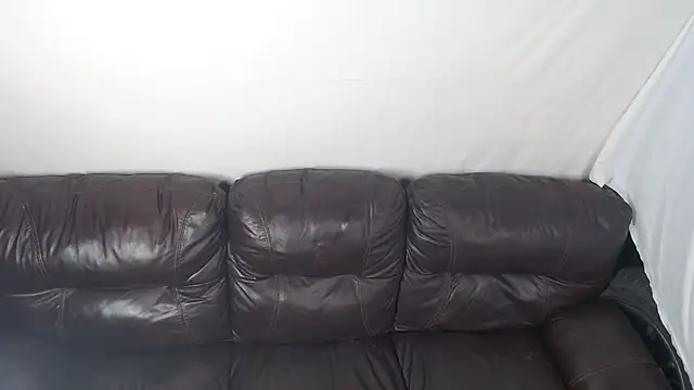 allissonw13 online show from November 18, 2025, 10:47 pm