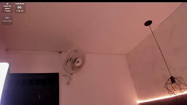 SOPHICARTERS online show from October 15, 2025, 10:59 am