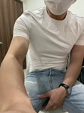 harrylouis1357 online show from December 15, 2024, 11:34 am