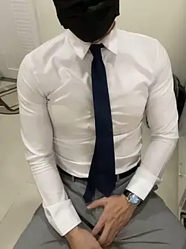 harrylouis1357 online show from December 31, 2024, 2:14 pm