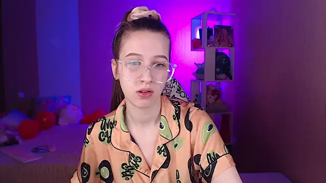 ur kitty   online show from March 3, 2025, 1:09 pm