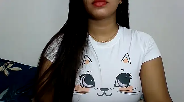 Snapshot of sparkling_queen chatting on March 23, 2025, 2:04 am sparkling queen online show from March 23, 2025, 2:04 am