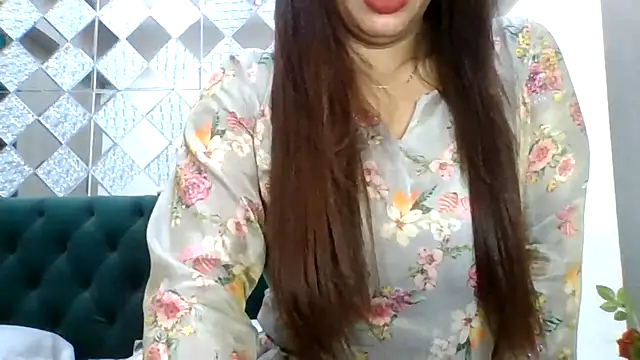 Snapshot of sparkling_queen chatting on September 29, 2025, 8:46 pm sparkling queen online show from September 29, 2025, 8:46 pm