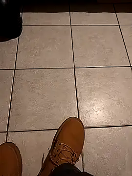 A man in public online show from January 6, 2026, 7:28 pm