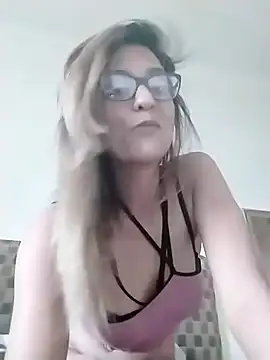 Snapshot of karmicQueen669 chatting on April 1, 2026, 4:46 am karmicQueen669 online show from April 1, 2026, 4:46 am