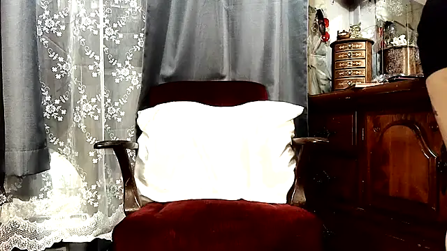 Genevieve143 online show from April 7, 2026, 10:15 am