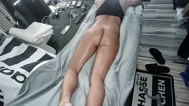 Snapshot of only1po chatting on December 15, 2025, 7:51 pm only1po online show from December 15, 2025, 7:51 pm