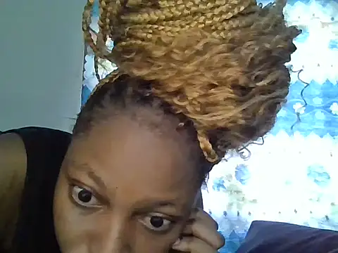 Midnight Clique  online show from November 16, 2025, 9:48 am