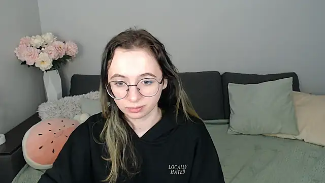 Mini Diva online show from October 29, 2025, 9:11 am