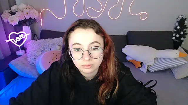 Mini Diva online show from April 3, 2026, 8:12 am