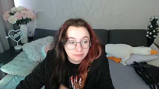 Mini Diva online show from April 8, 2026, 8:14 am