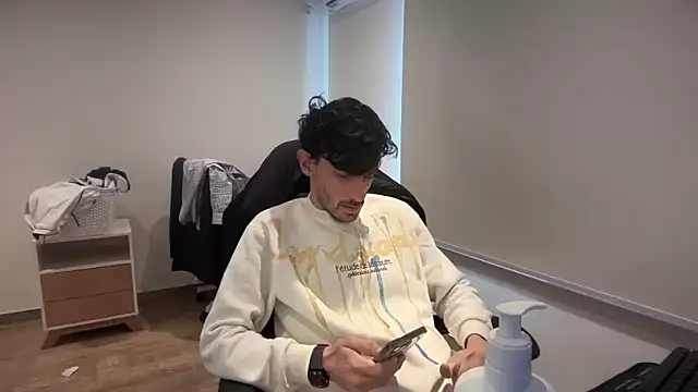 nicolaaaaas online show from September 11, 2025, 1:33 pm