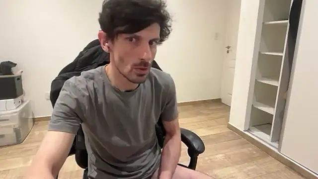 nicolaaaaas online show from November 8, 2025, 9:53 am