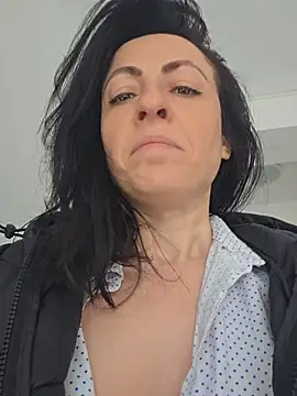 lovewildguy1 online show from April 11, 2026, 6:29 am