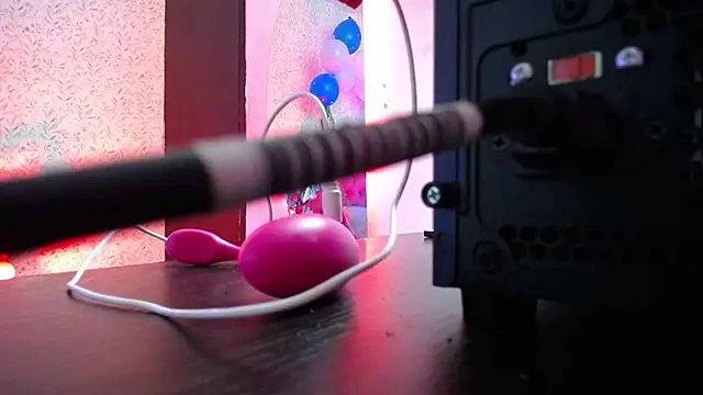 luly pink online show from October 3, 2025, 3:47 am