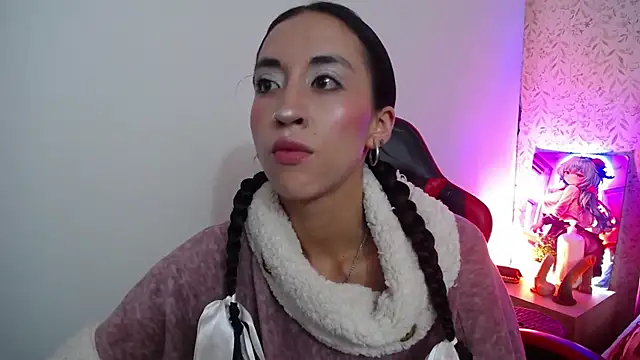 luly pink online show from November 18, 2025, 3:34 am