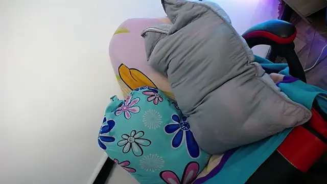 luly pink online show from December 3, 2025, 3:47 am