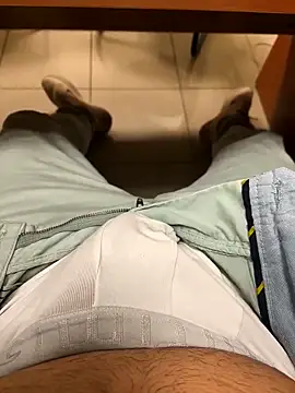 onbifeet online show from October 6, 2025, 5:10 pm