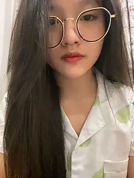 Krixxi22 online show from December 11, 2024, 1:39 pm