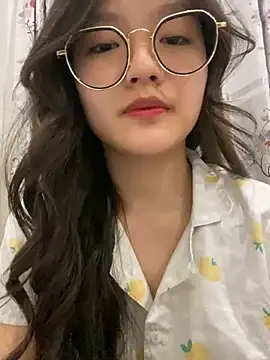 Krixxi22 online show from December 12, 2024, 3:37 pm