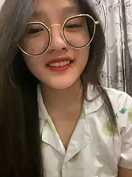 Krixxi22 online show from January 16, 2025, 3:24 pm