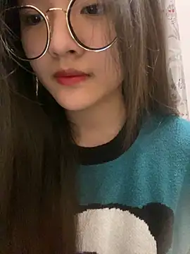 Krixxi22 online show from February 6, 2025, 3:52 pm